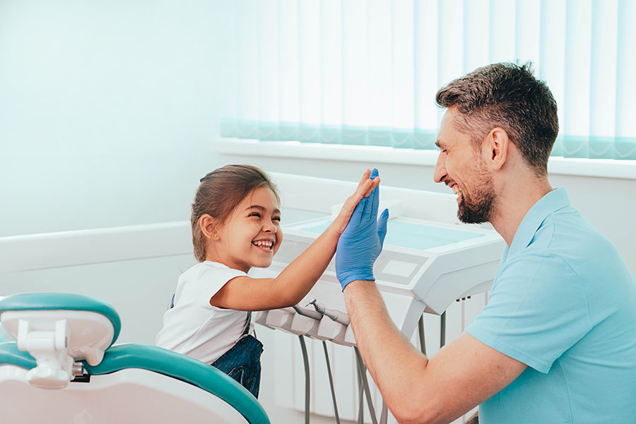 La prima visita dal dentista dei bambini