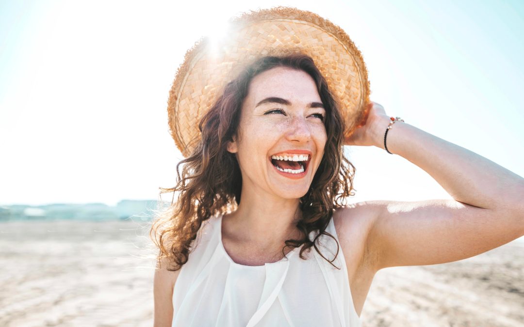 Sorriso protetto sotto il sole: piccoli gesti per denti sani in estate